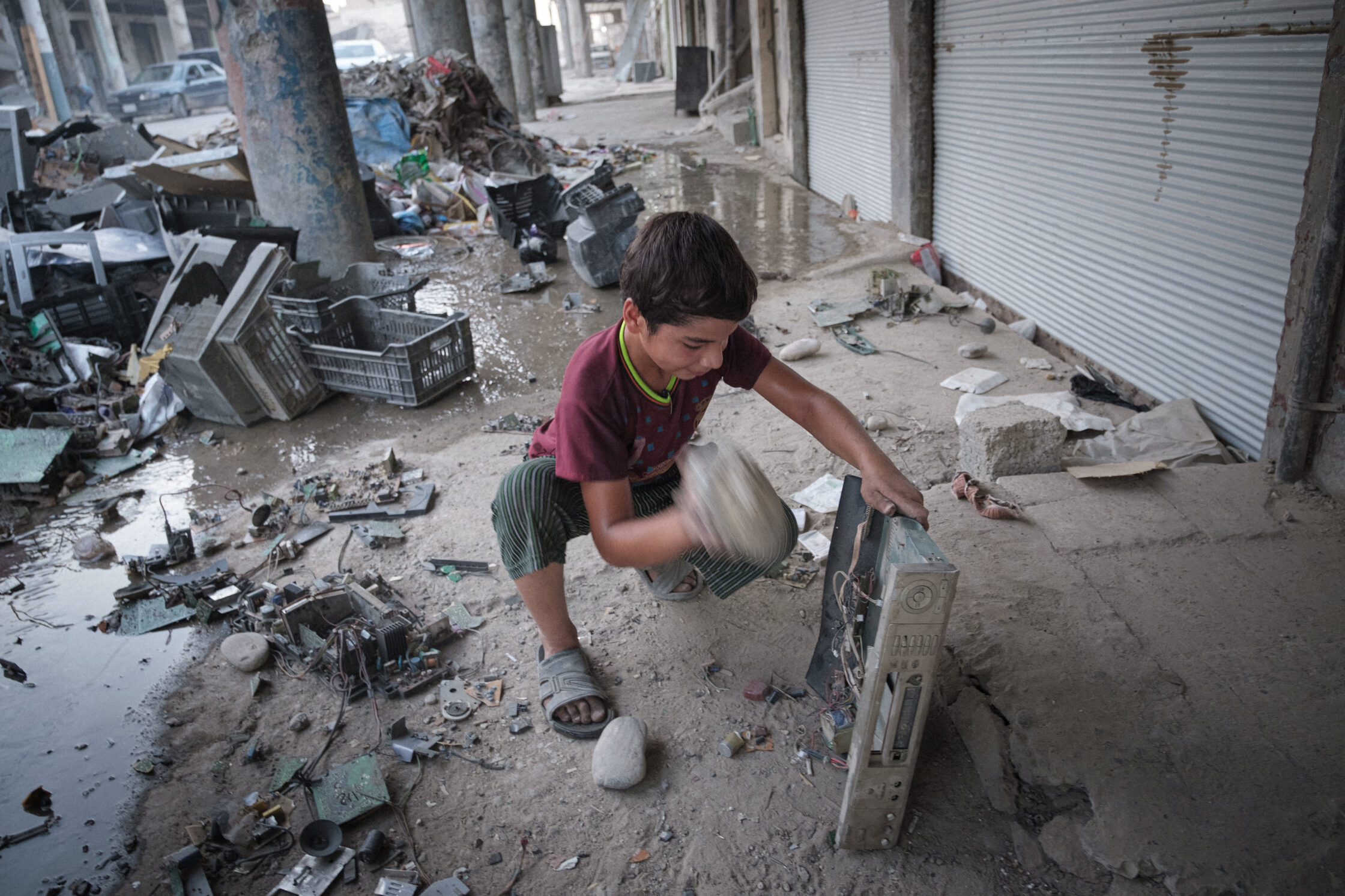 Trash picking in Mosul